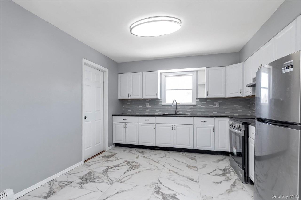 27 Marlo Ln 2nd Fl - Photo 7 of 17