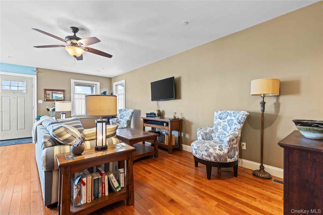 62 Delaware Ave - Photo 3 of 32