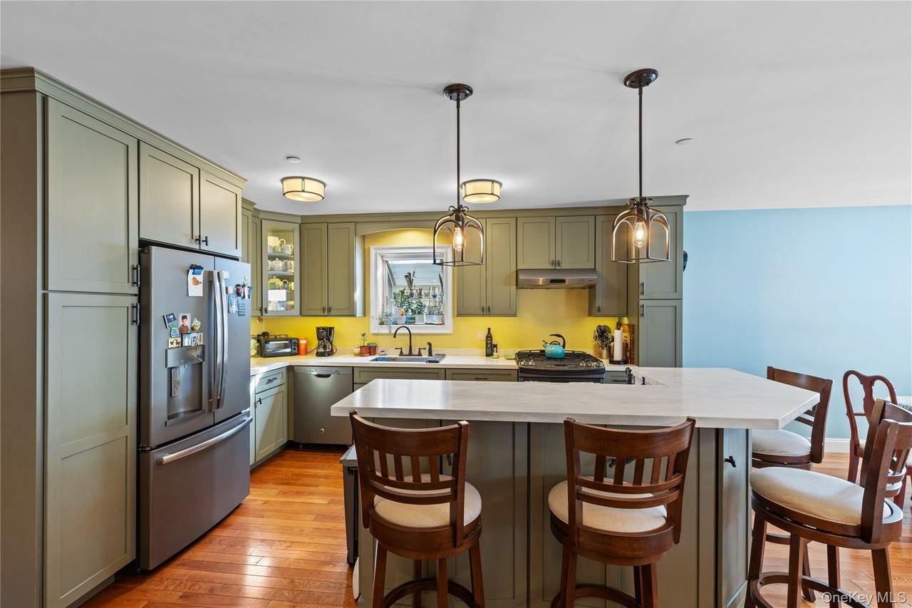 62 Delaware Ave - Photo 4 of 32