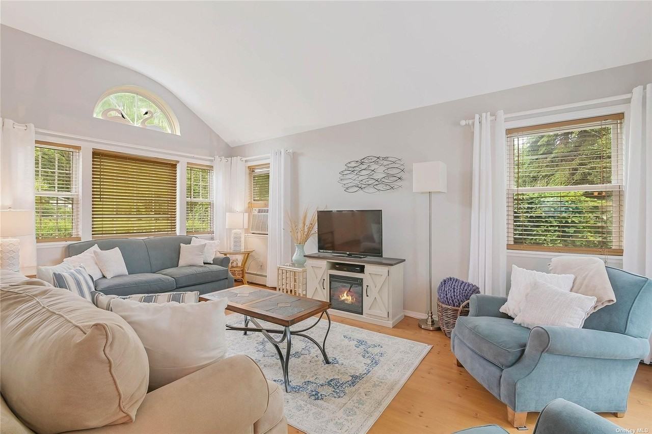 530 Stillwater Ave - Photo 3 of 14