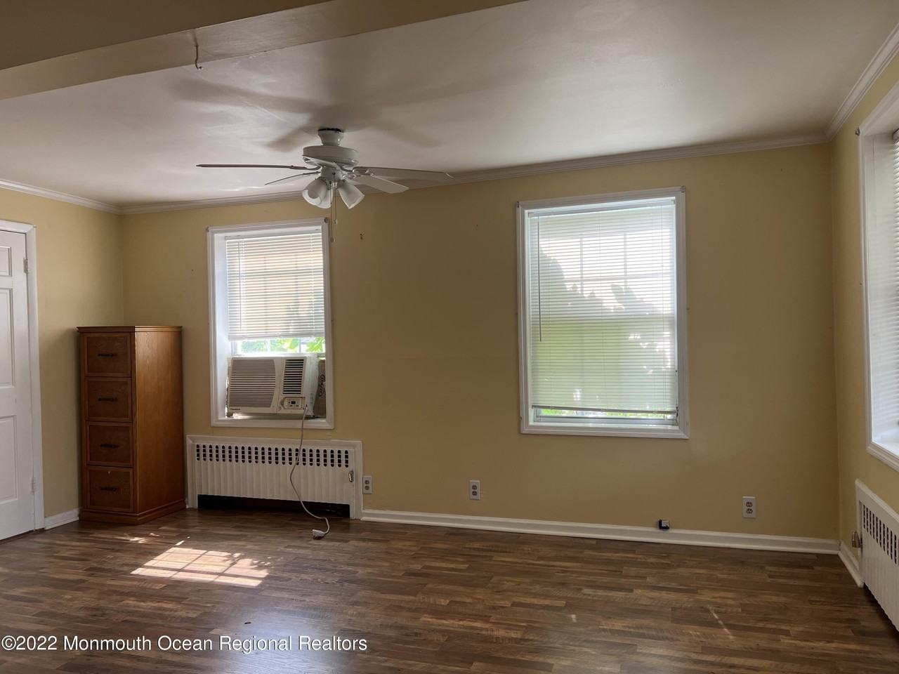 9 Berg Ave - Photo 4 of 16