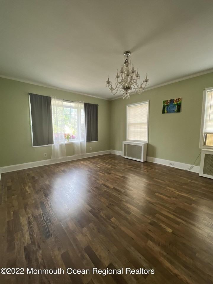 9 Berg Ave - Photo 6 of 16