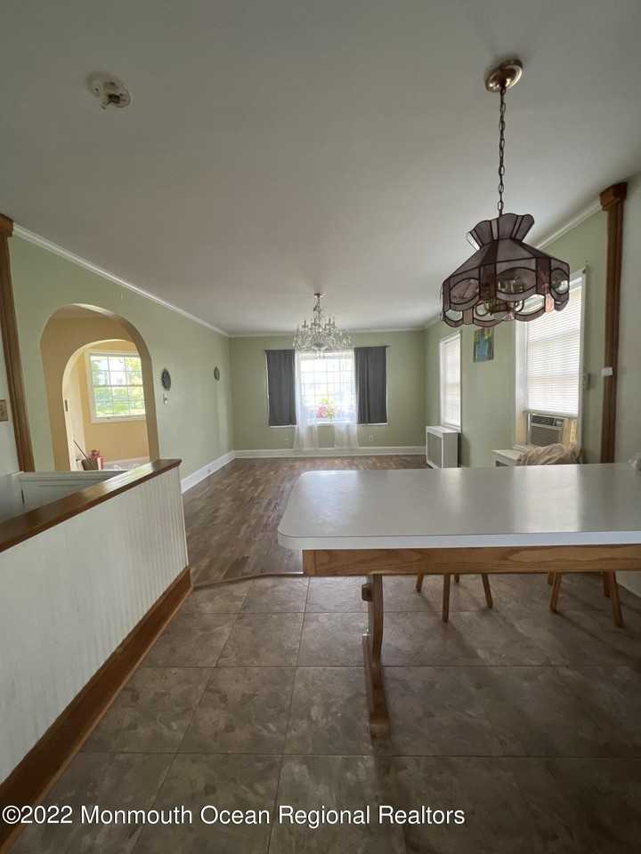 9 Berg Ave - Photo 7 of 16