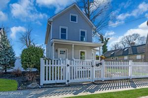 featured image of 814 Dunlewy St