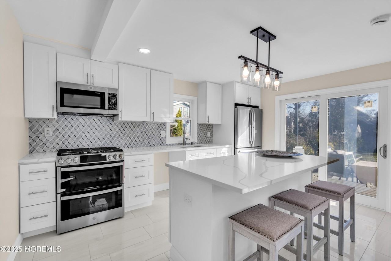 814 Dunlewy St - Photo 3 of 21