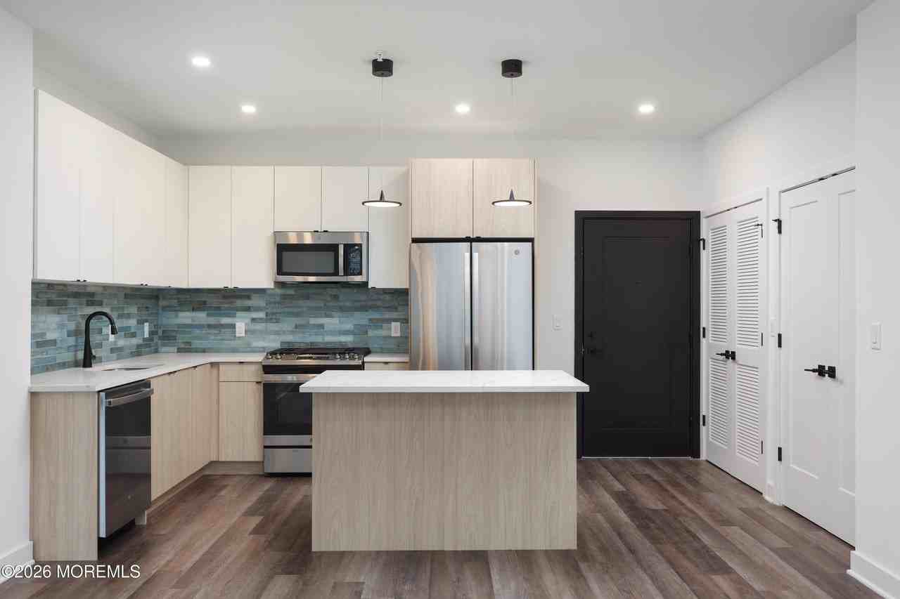 6 W End Ct Unit 209 - Photo 4 of 9