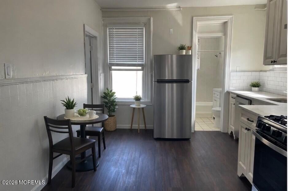 40 Westervelt Pl Apt 3 - Photo 2 of 12