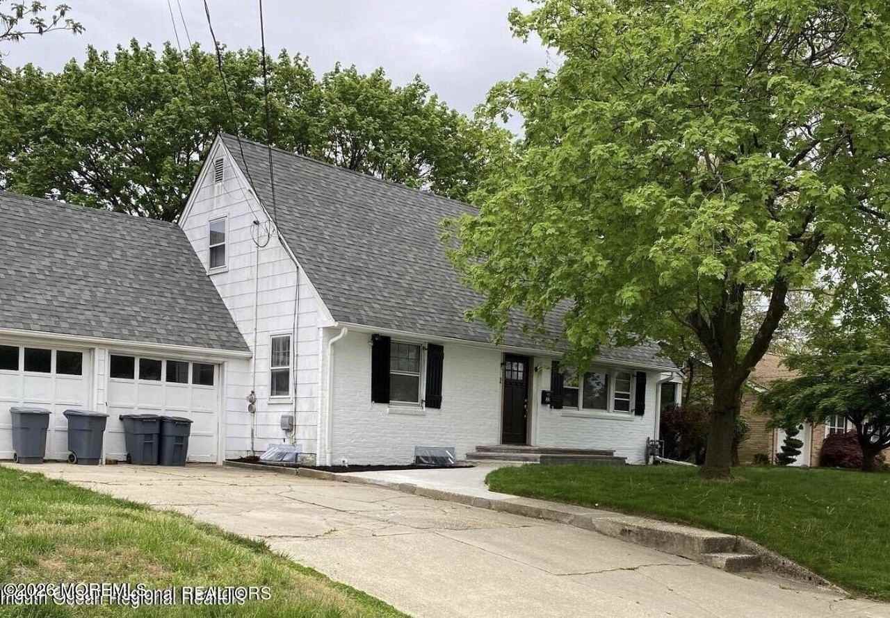 32 Baker Dr - Photo 2 of 15