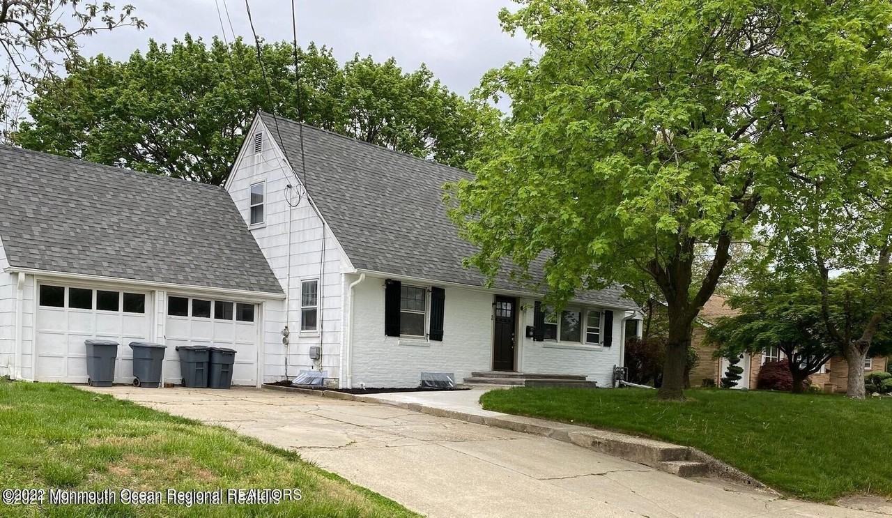 32 Baker Dr - Photo 2 of 13