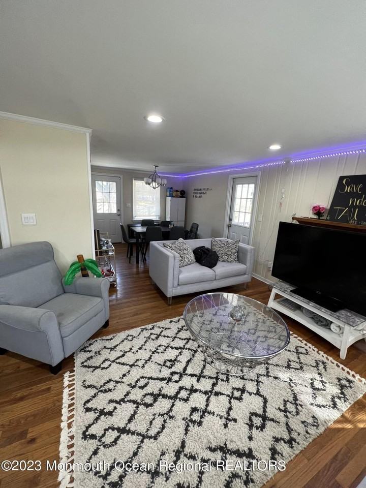 32 Baker Dr - Photo 3 of 13