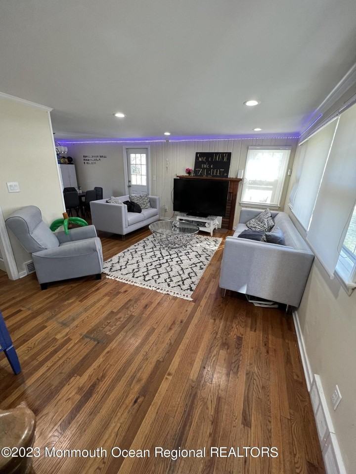 32 Baker Dr - Photo 4 of 13