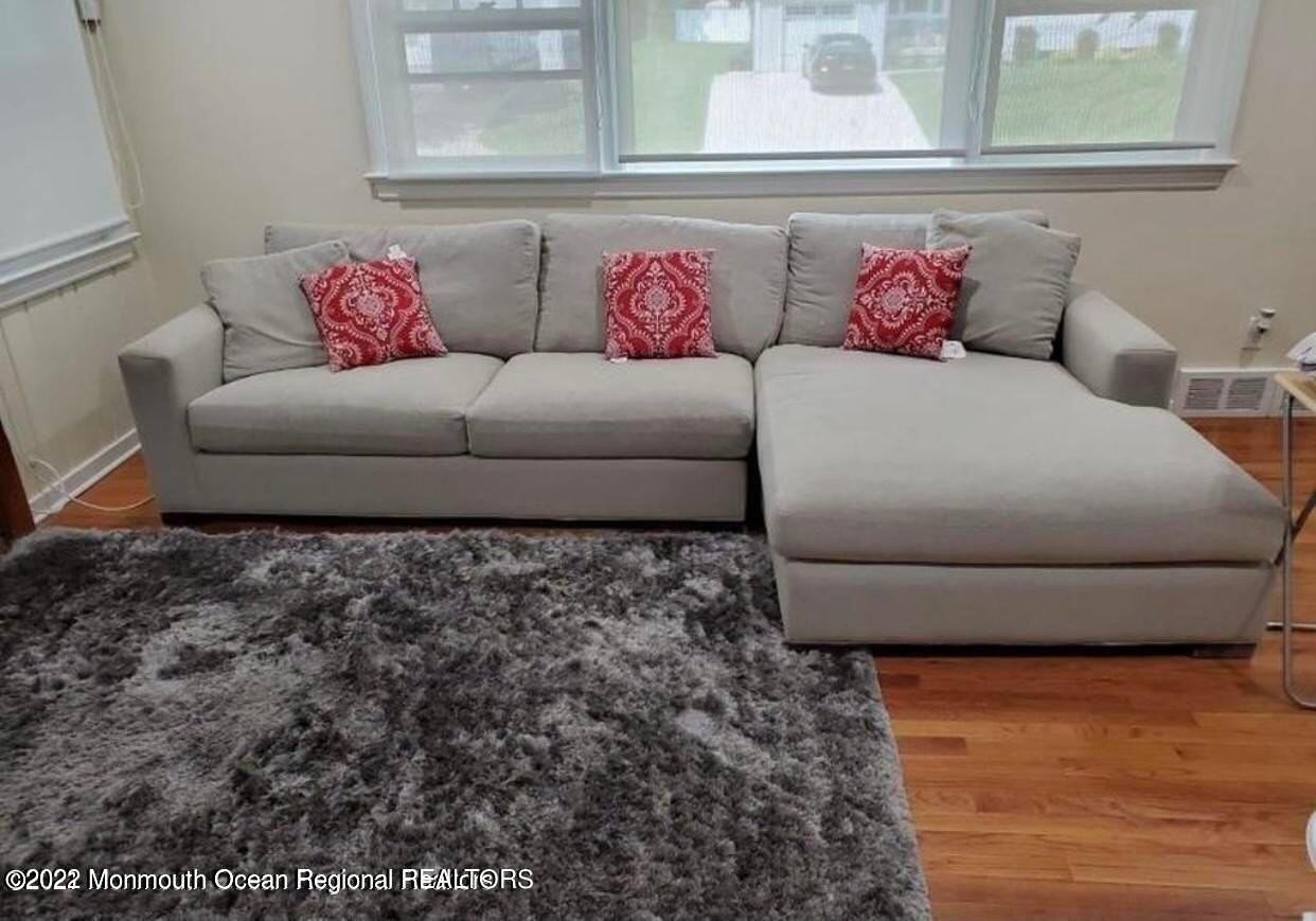 32 Baker Dr - Photo 5 of 13