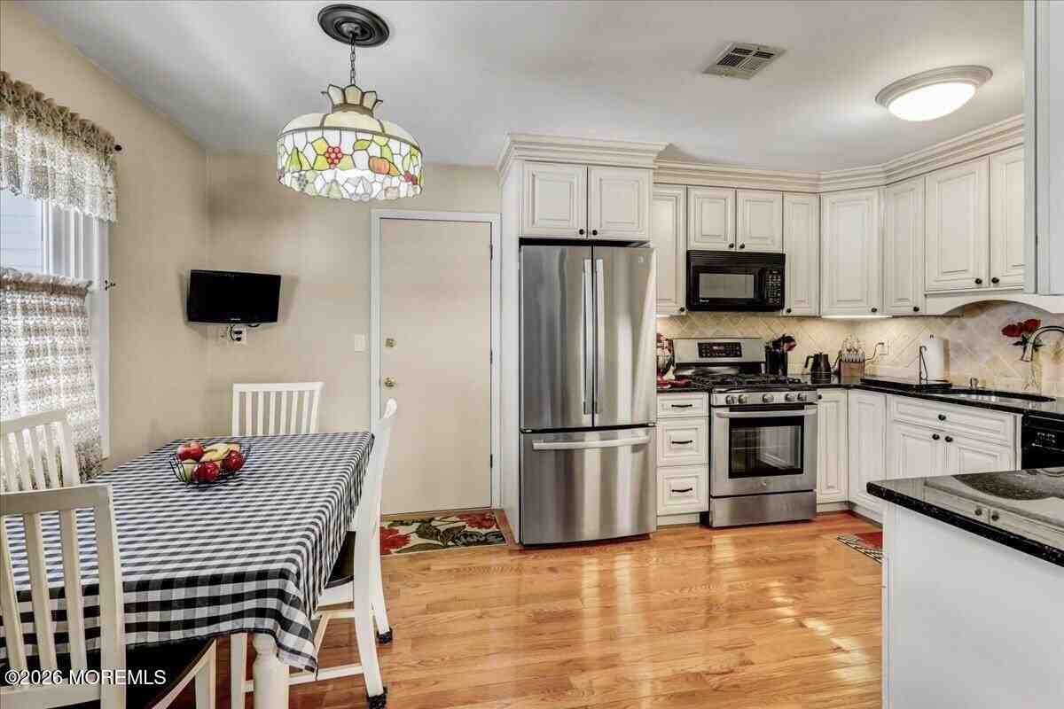 53 Chesterfield Ln - Photo 7 of 45