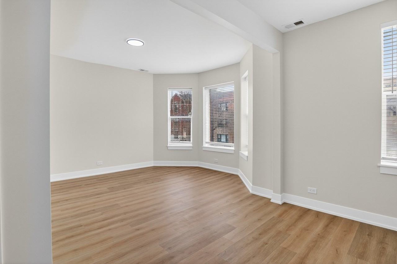 4622 S Calumet Ave Apt 2 - Photo 4 of 37