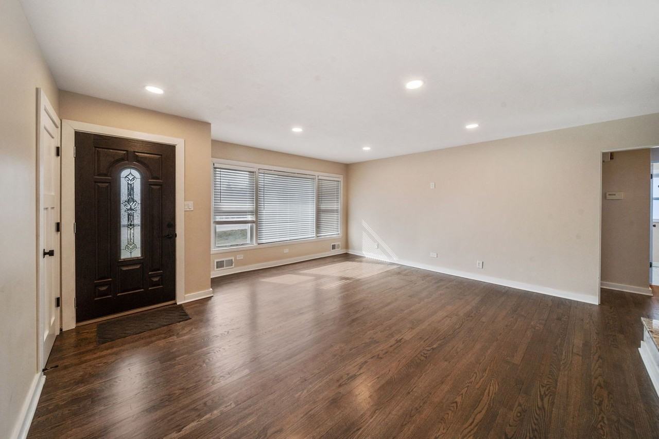 22W144 Marston Ave - Photo 2 of 21