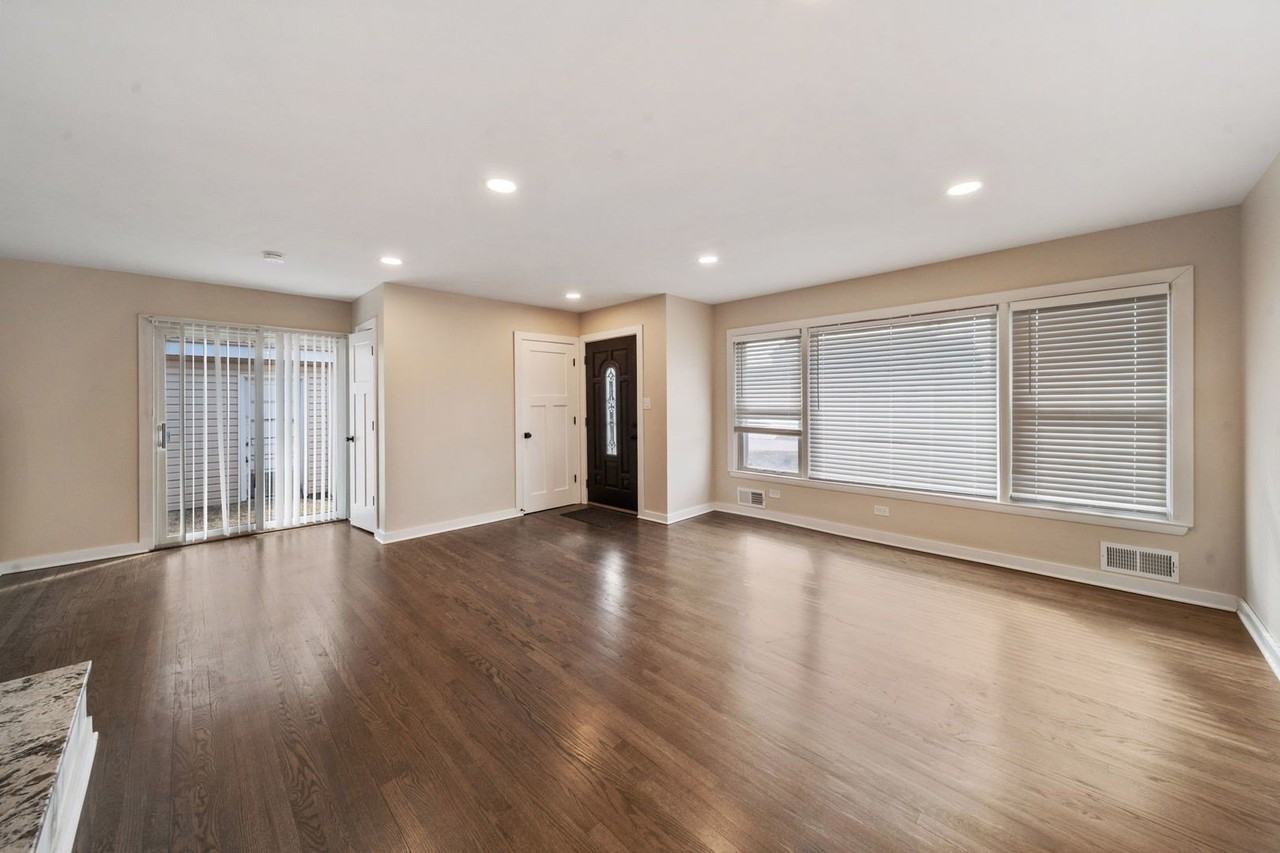 22W144 Marston Ave - Photo 4 of 21