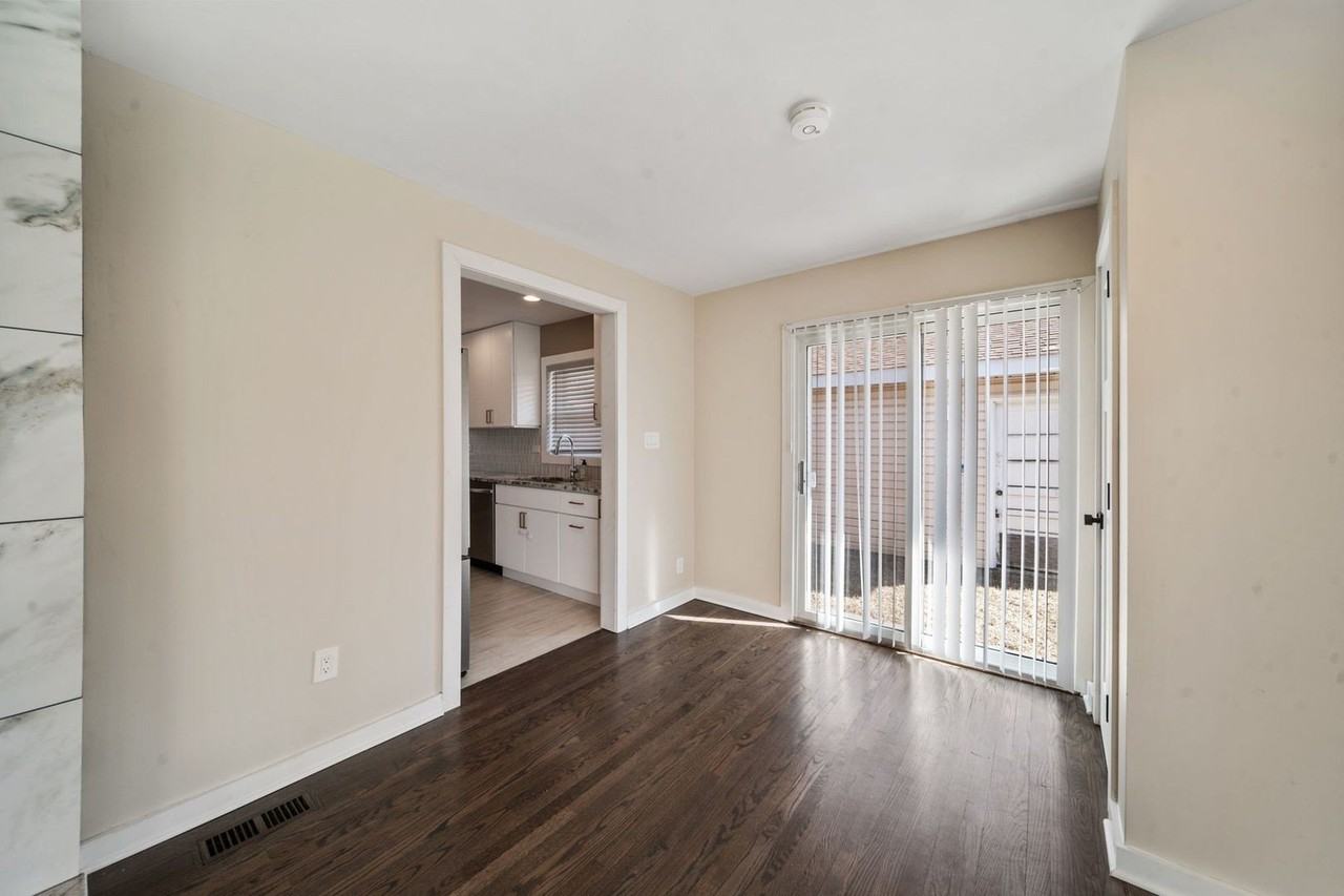 22W144 Marston Ave - Photo 5 of 21