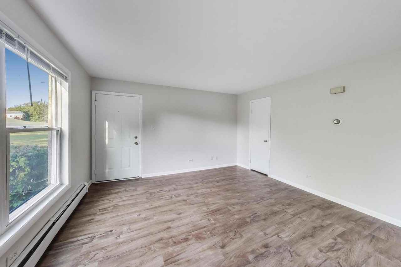 333 Short St Apt 2 - Photo 3 of 11