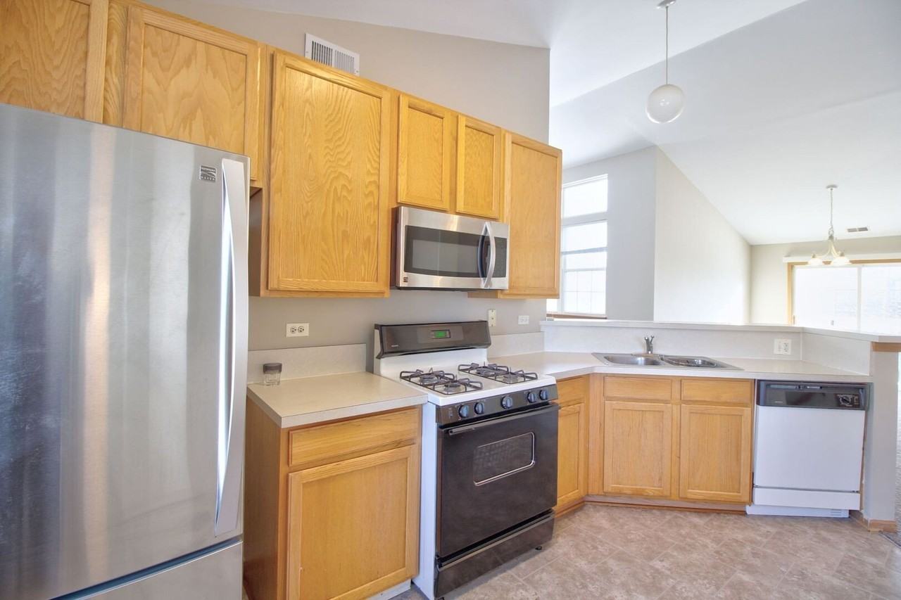 2427 Sheehan Dr Unit 202 - Photo 4 of 14