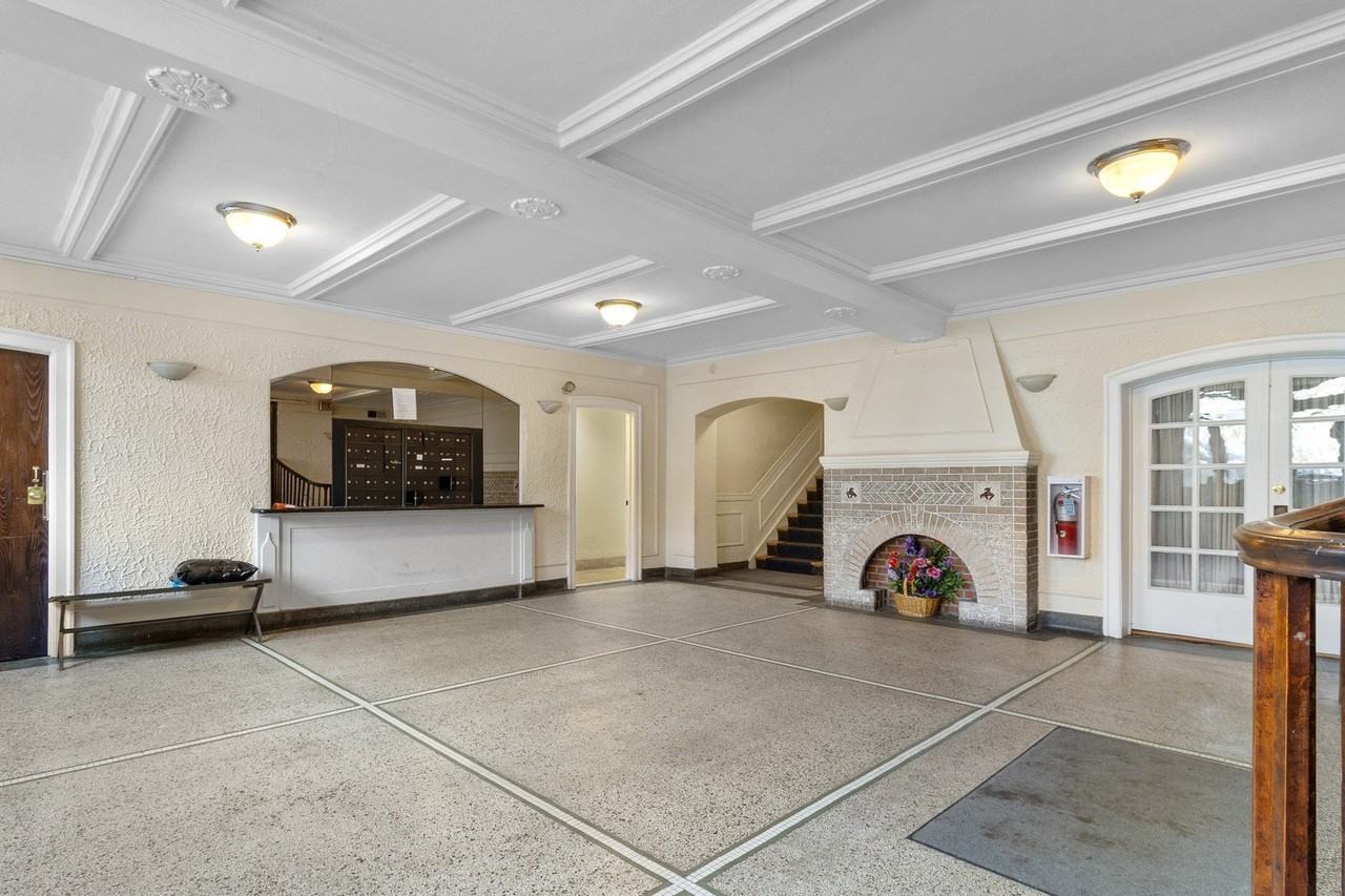 1127 W Farwell Ave Apt 105 - Photo 3 of 19