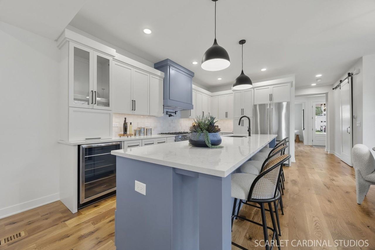 715 N Brainard St - Photo 3 of 48