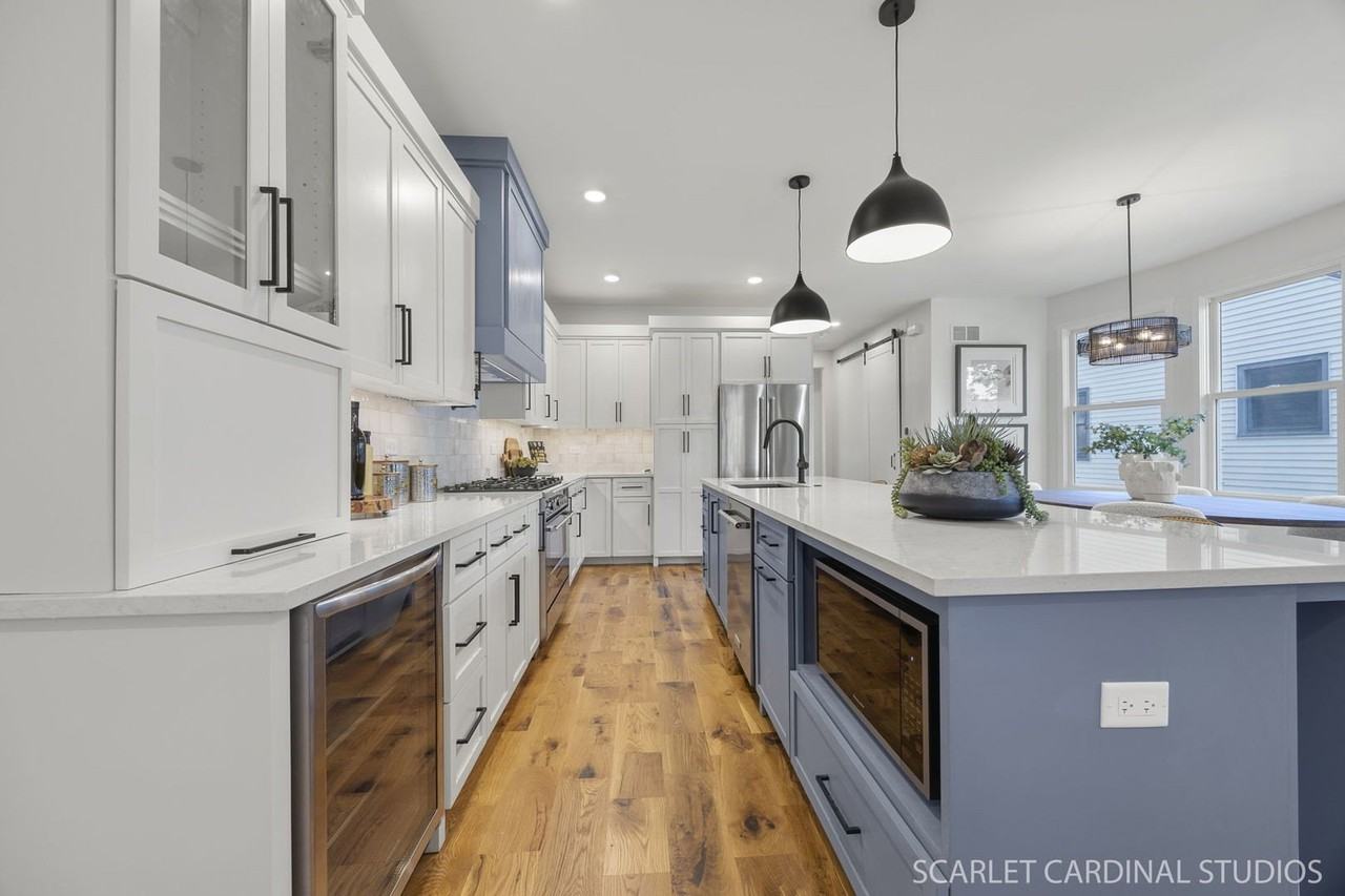 715 N Brainard St - Photo 4 of 48