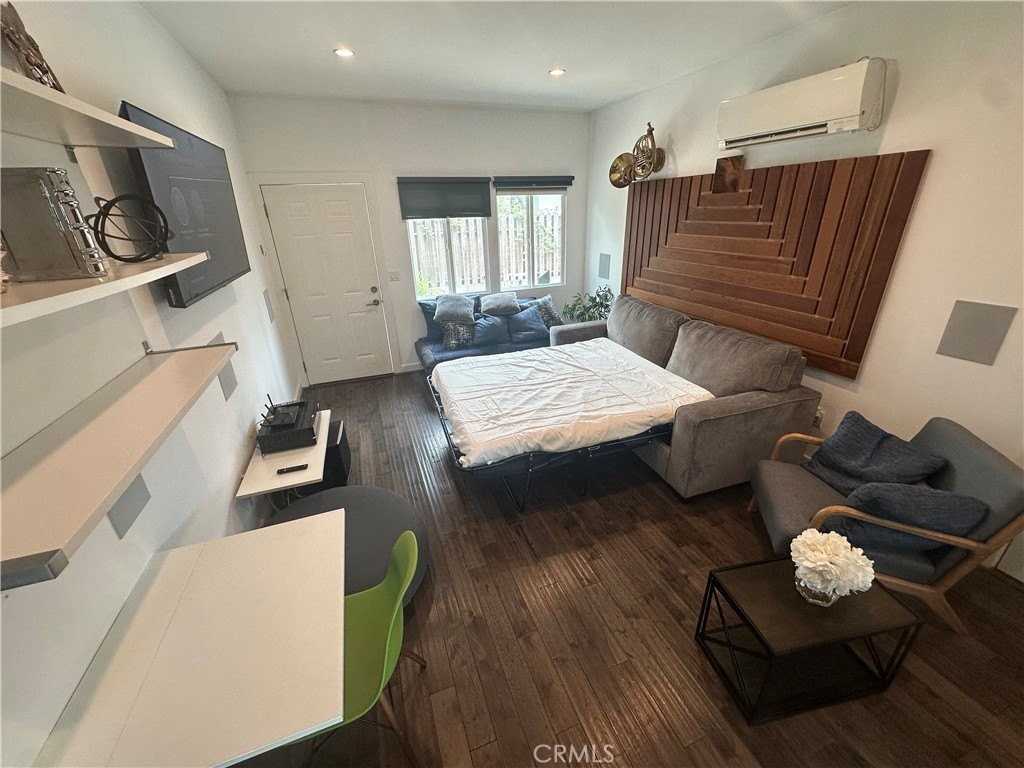 1834 9th St - Photo 3 of 15