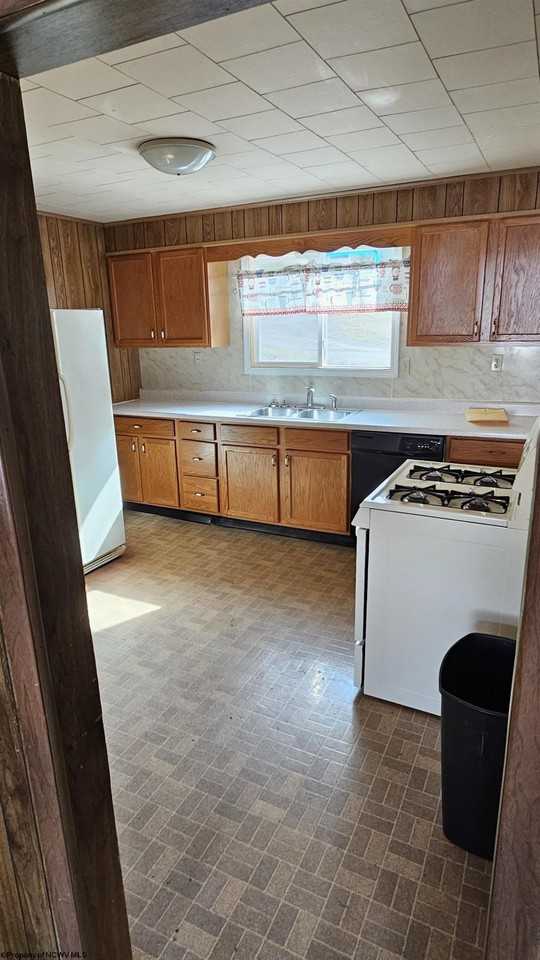 533 E Grafton Rd - Photo 3 of 11