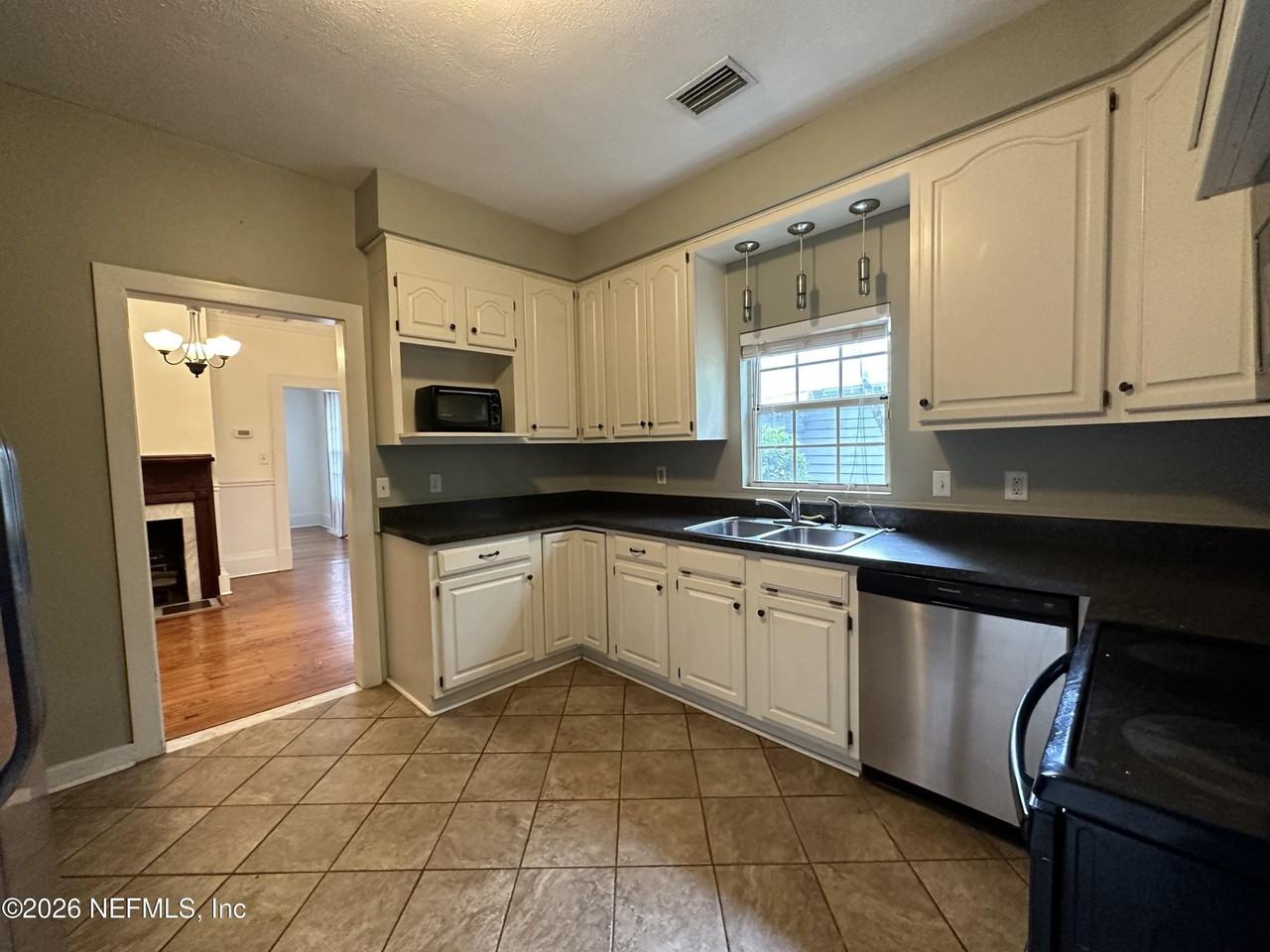 3867 Herschel St - Photo 4 of 18