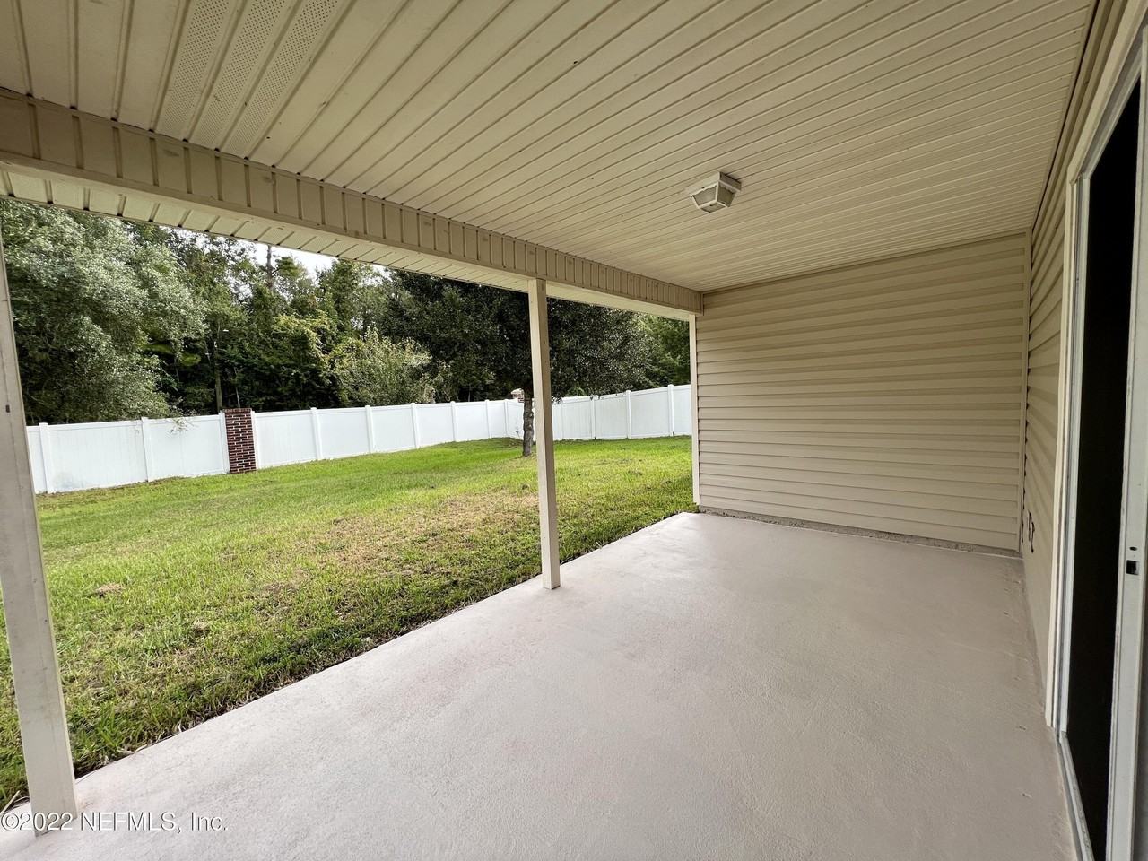 363 Sanwick Dr - Photo 6 of 37