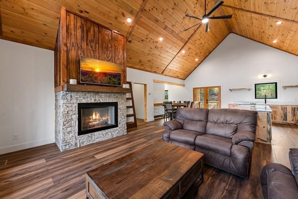 100 Walnut Trce - Photo 2 of 35