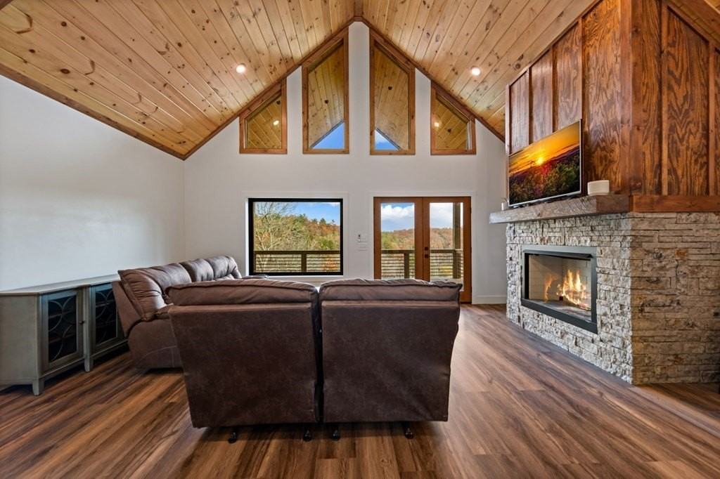 100 Walnut Trce - Photo 3 of 35