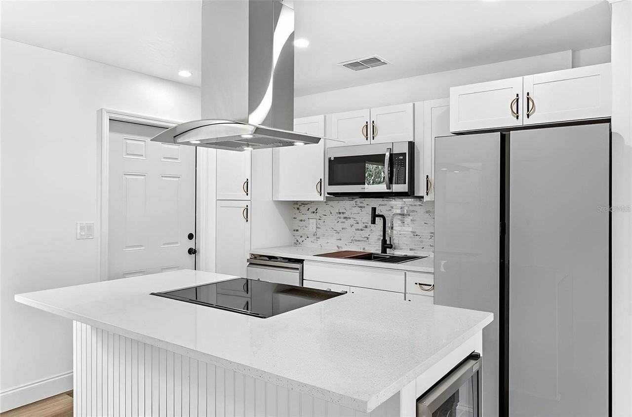 216 Jean St - Photo 4 of 20