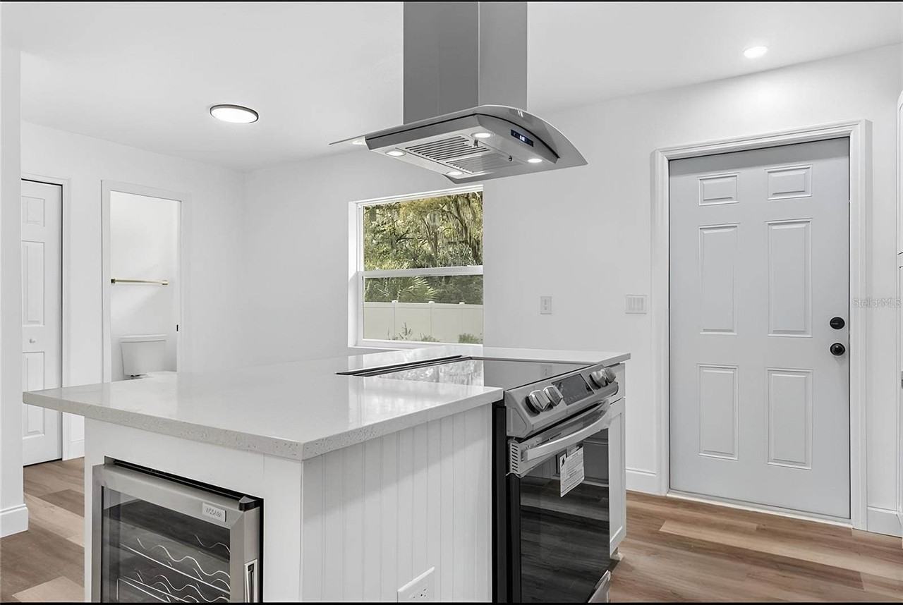 216 Jean St - Photo 7 of 20