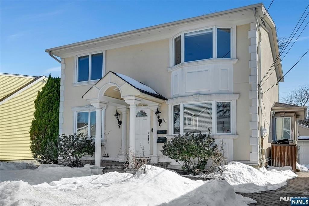 48 Garwood Ct N - Photo 2 of 10