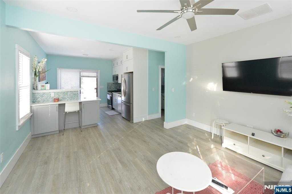 117 Lake St - Photo 3 of 18