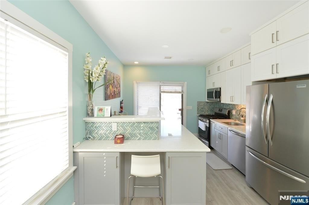 117 Lake St - Photo 4 of 18