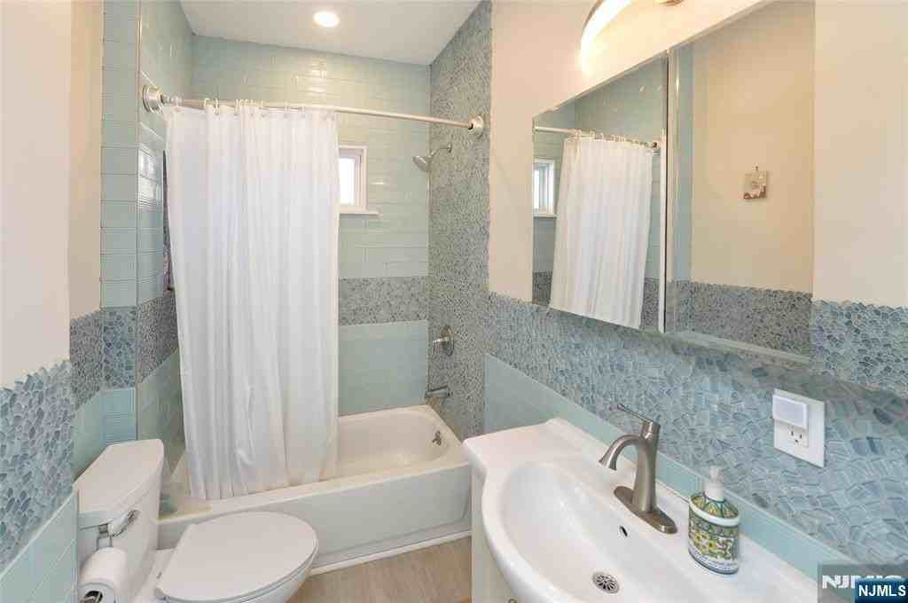 117 Lake St - Photo 7 of 18