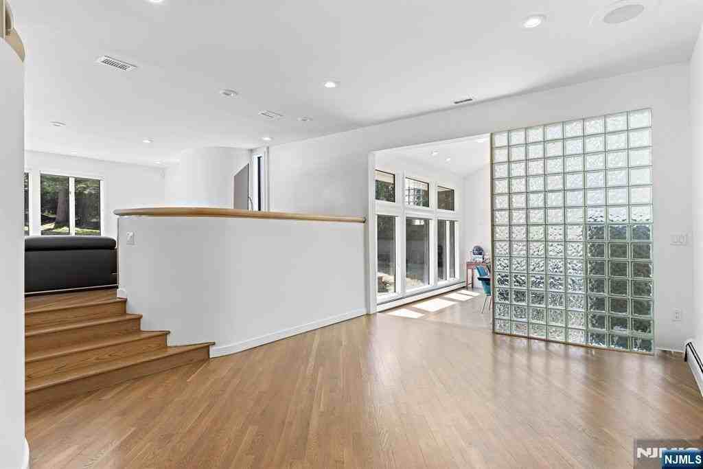 1 Hemlock Dr - Photo 3 of 23