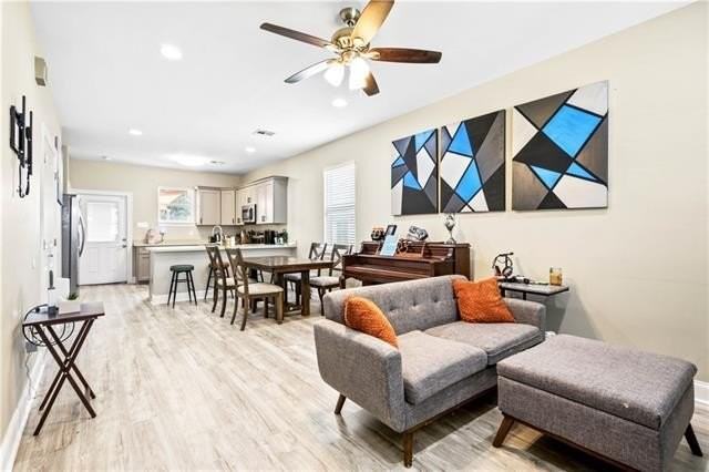 1521 31st St - Photo 2 of 13