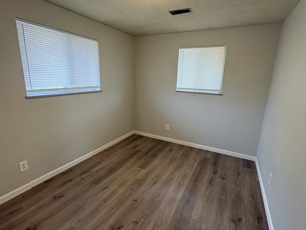 2613 West Wardcliffe Drive #D - Photo 5 of 12