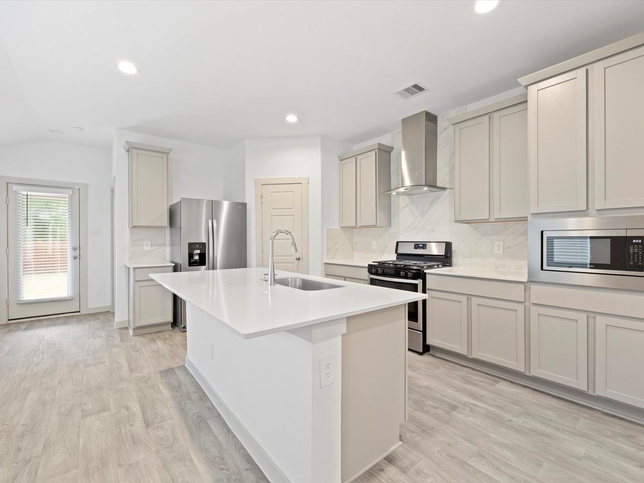 12733 Ermine St - Photo 5 of 15