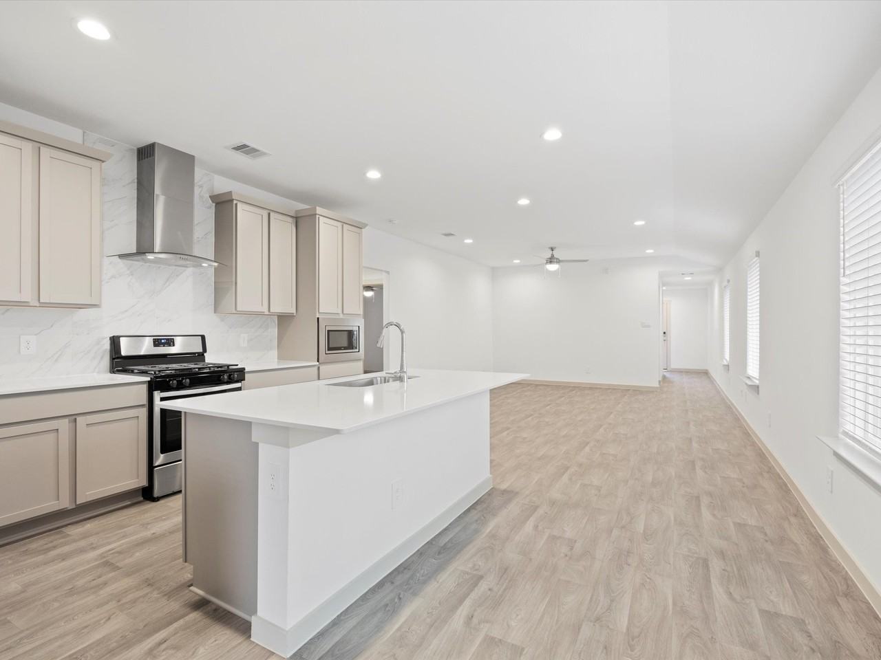 12733 Ermine St - Photo 6 of 15