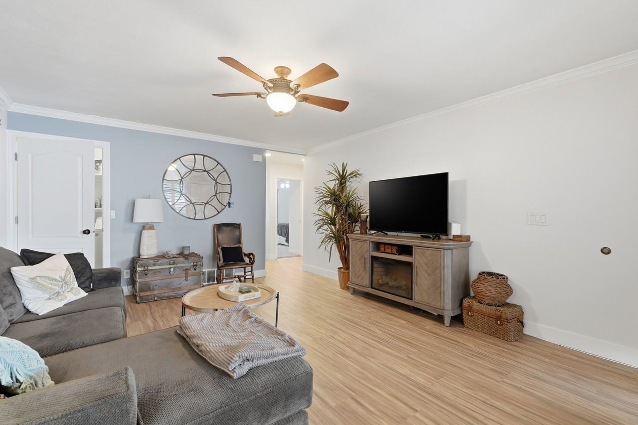 5957 S Sultan Cir - Photo 2 of 26