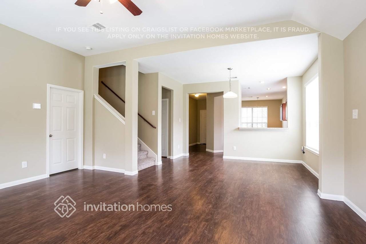 13433 Raintree Dr - Photo 3 of 19