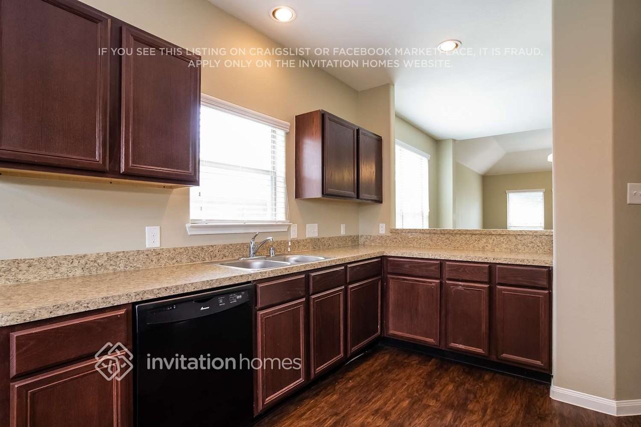 13433 Raintree Dr - Photo 5 of 19