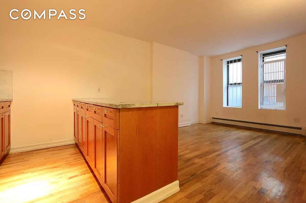 145 W 4th St #B1 - Photo 6 of 15