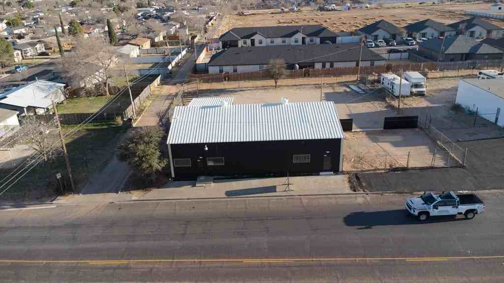 302 E 52nd St - Photo 2 of 25