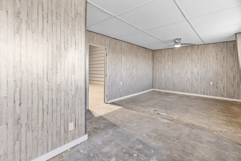 302 E 52nd St - Photo 4 of 25