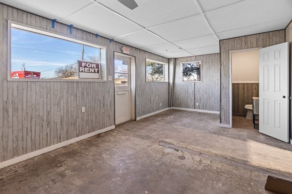 302 E 52nd St - Photo 5 of 25